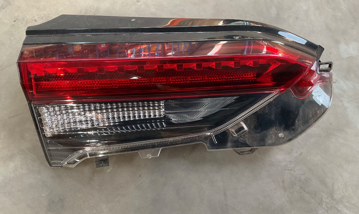 RAV 4 LEFT REAR INNER TAILIGHT