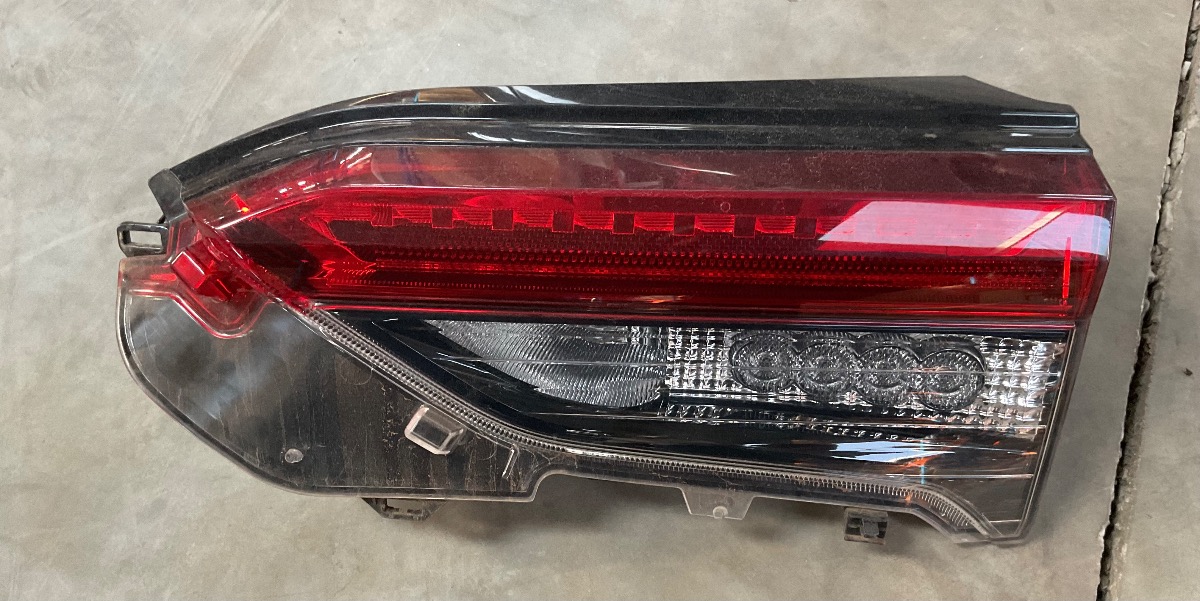 RAV 4 RIGHT REAR INNER TAILIGHT