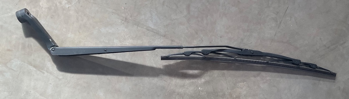 FRONX RIGHT FRONT WIPER ARM