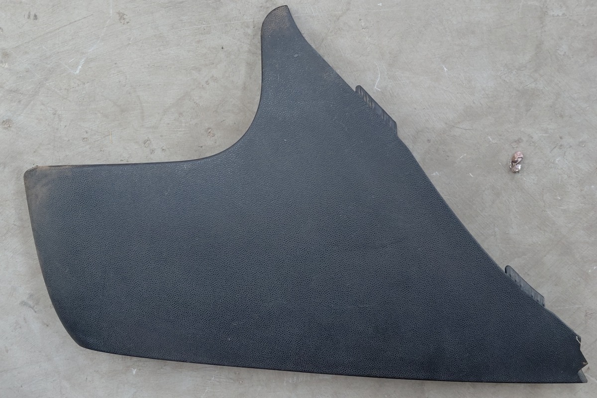 R56 LEFT FRONT CENTRE CONSOLE TRIM