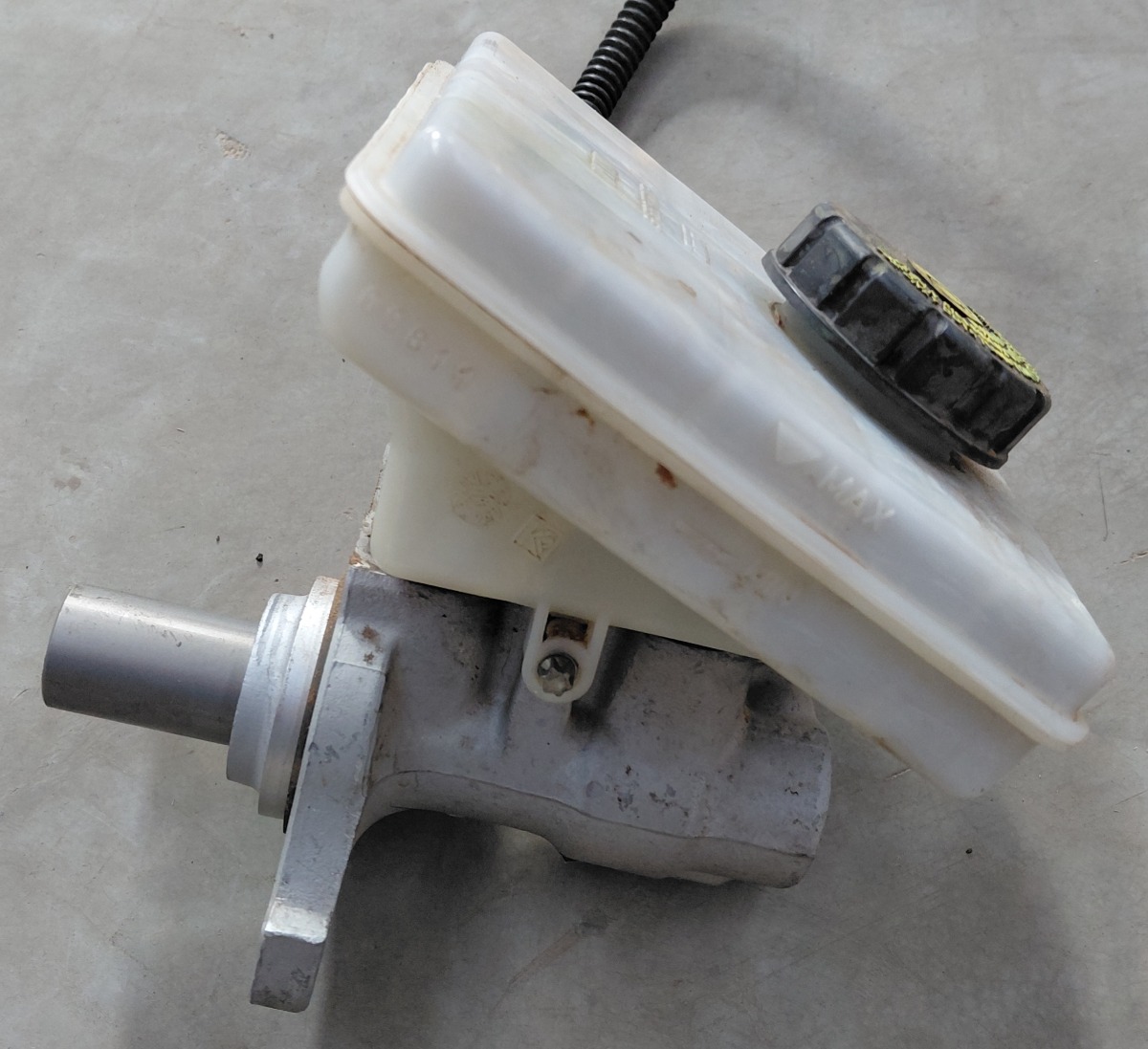 R56 BRAKE MASTER CYLINDER