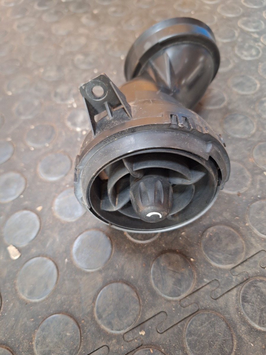 R56 CENTRE DASH VENT LEFT