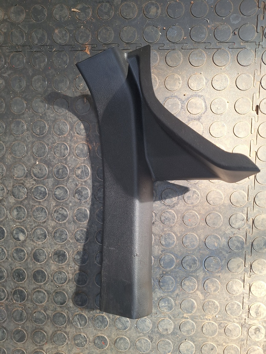 FRONX RIGHT REAR INNER TRIM