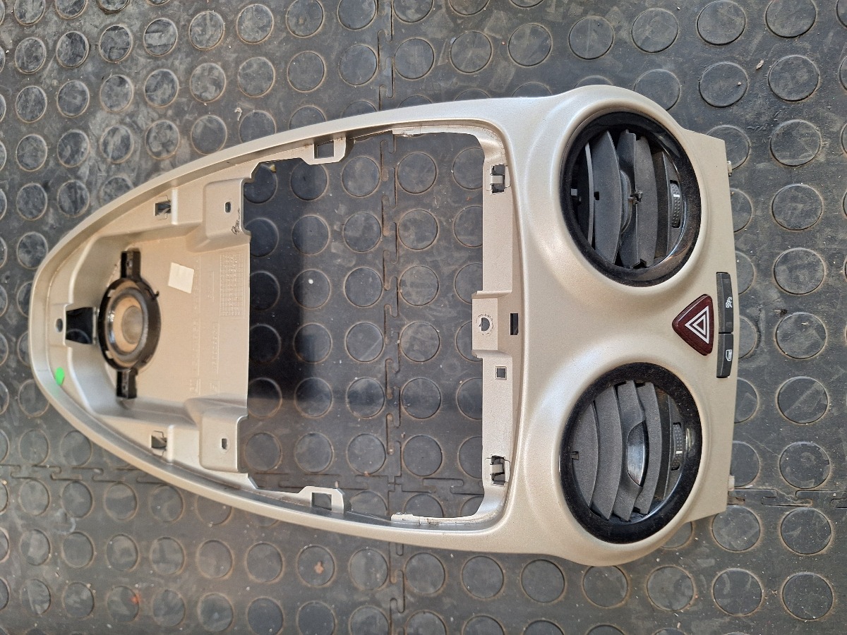CORSA 1.4 VENT SURROUND PANEL