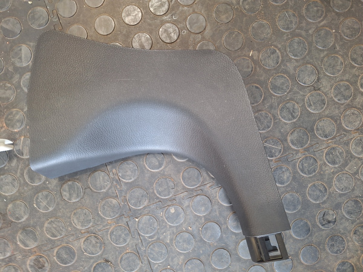 FRONX LEFT FRONT LOWER A PILLAR TRIM