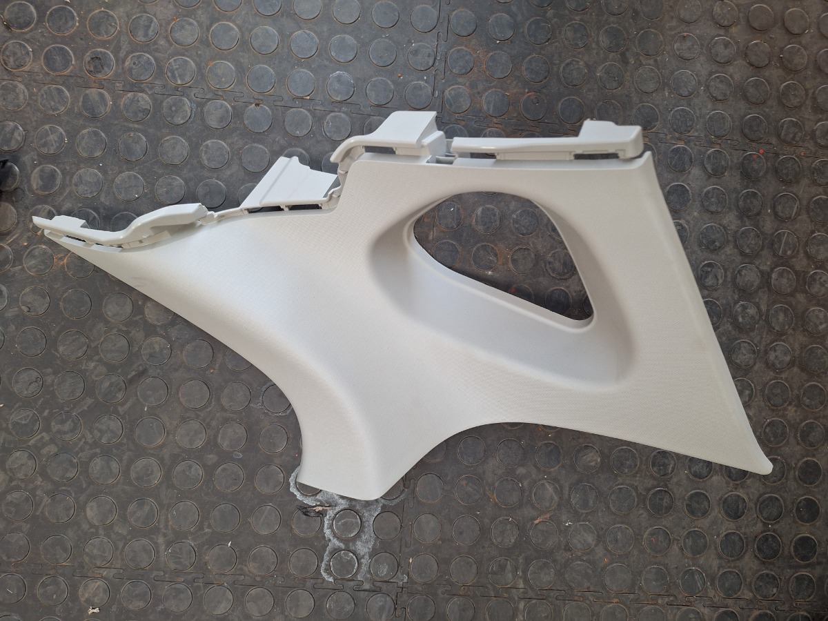 FRONX C PILLAR COVER RIGHT SIDE