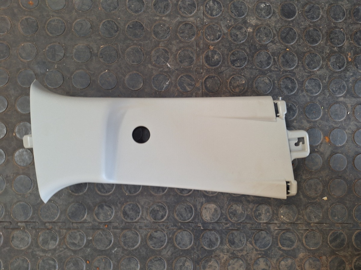 FRONX RIGHT UPPER B PILLAR TRIM