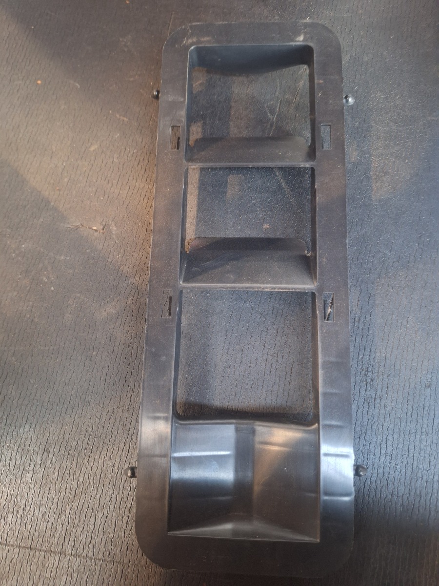 FRONX REAR BODY VENT