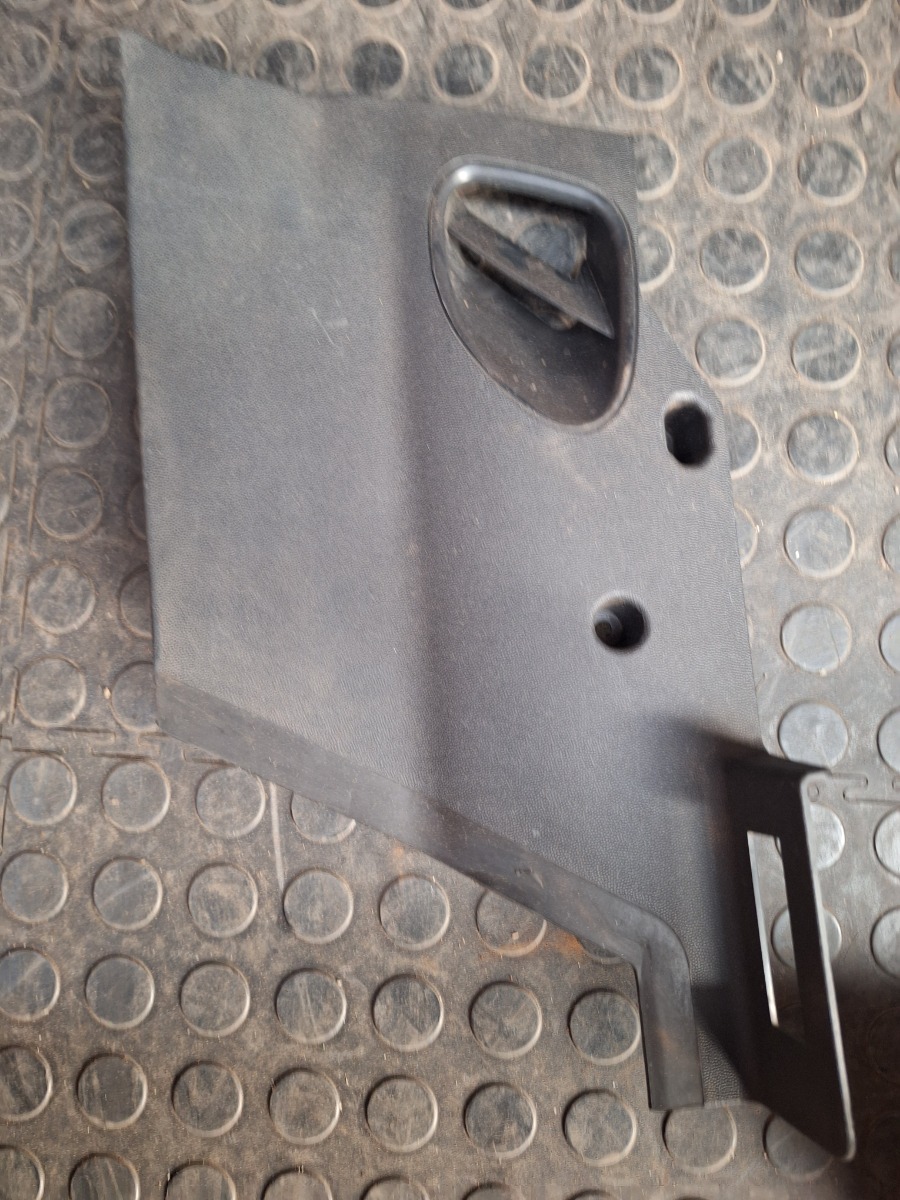 R56 DRIVER CENTER BOTTEM PANEL