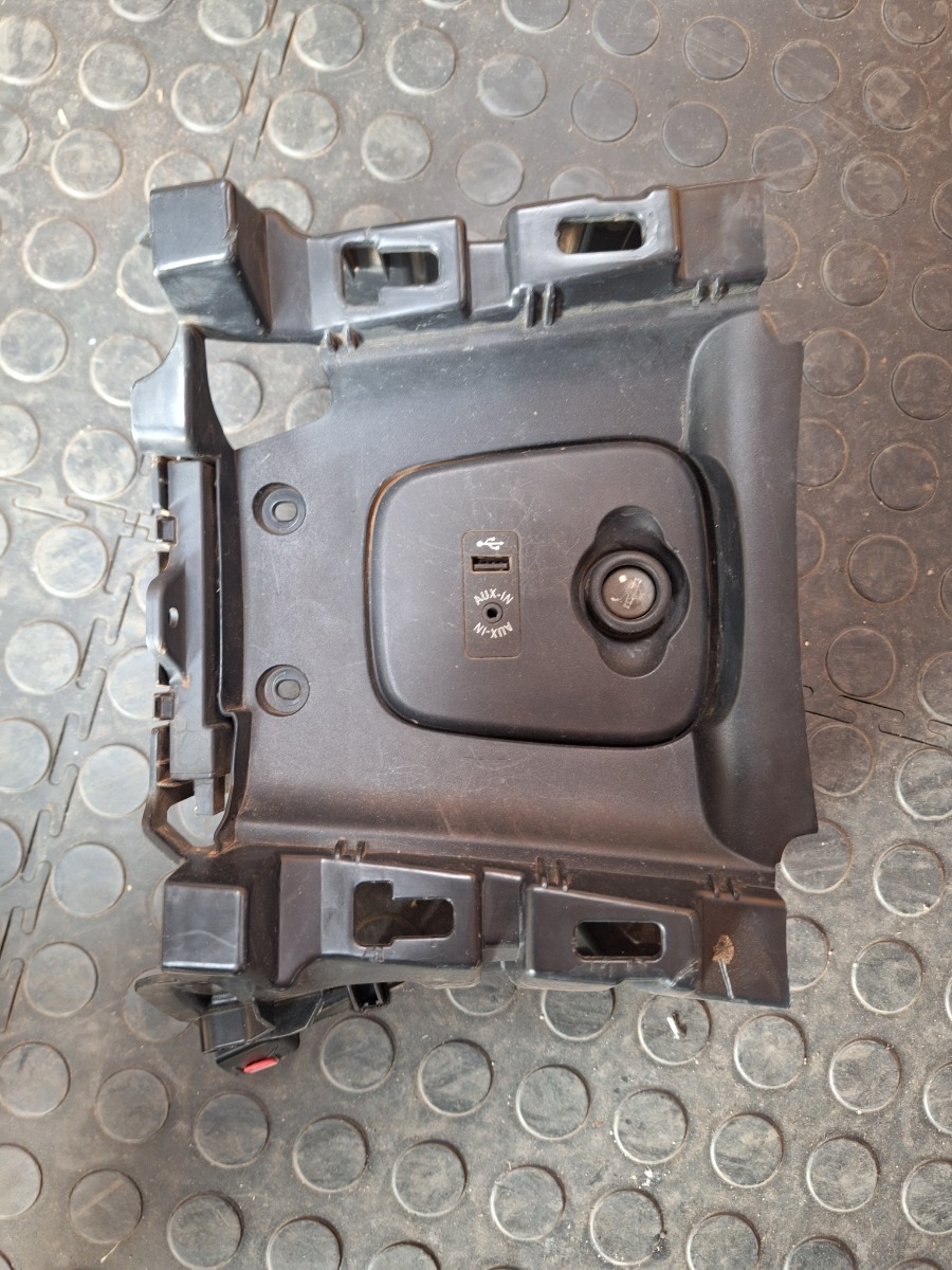 R56 CARRIER INSTR PANEL BOTTOM MIDDLE