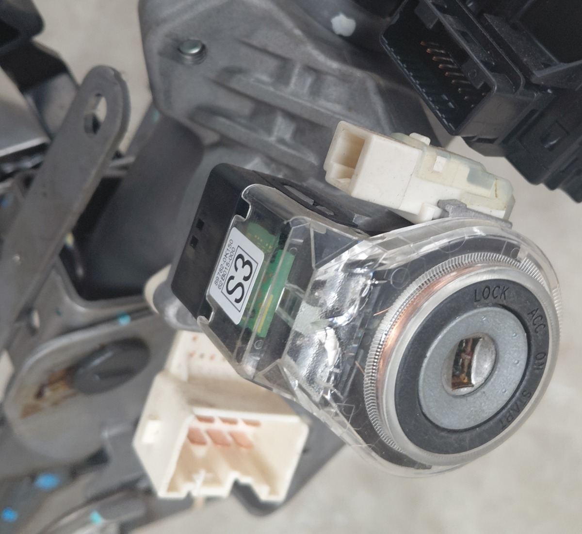 HILUX GD-6 IGNITION WITH TRANSPONDER
