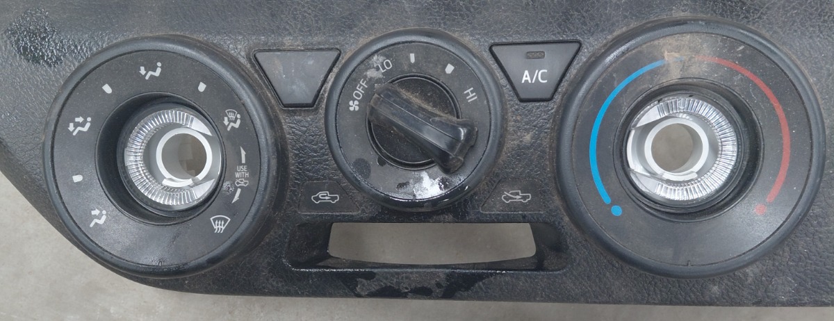 HILUX GD HEATER CONTROLS