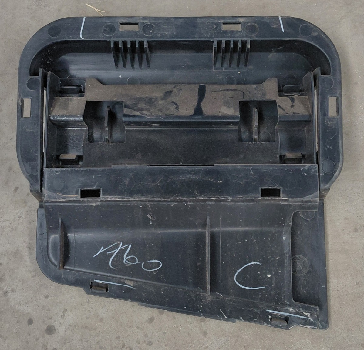 HILUX GD REAR CAB VENT
