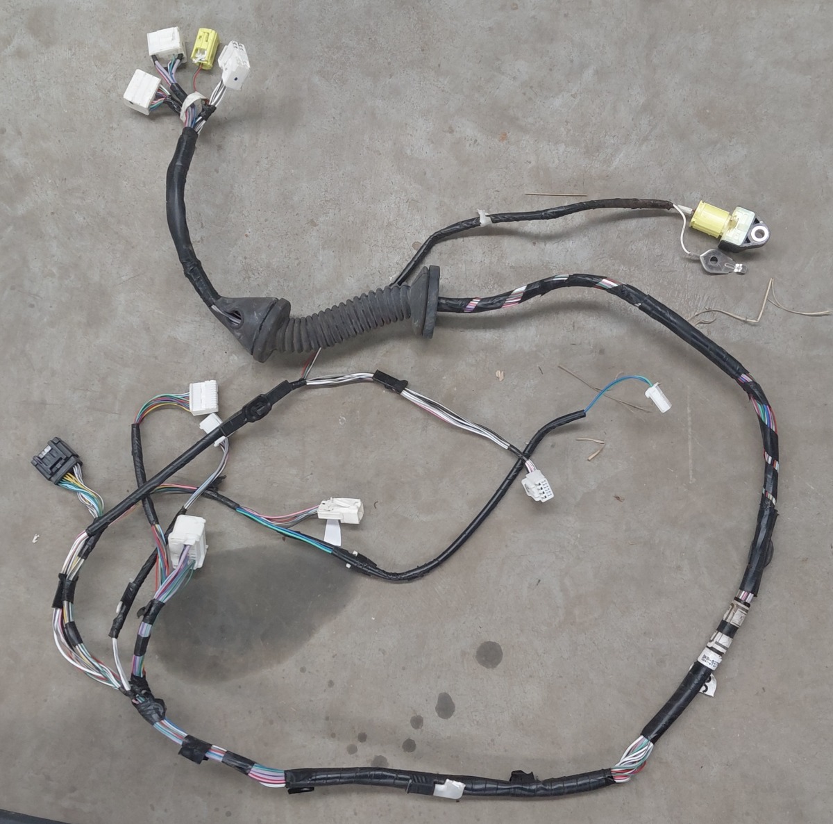 HILUX GD RIGHT FRONT DOOR WIRING