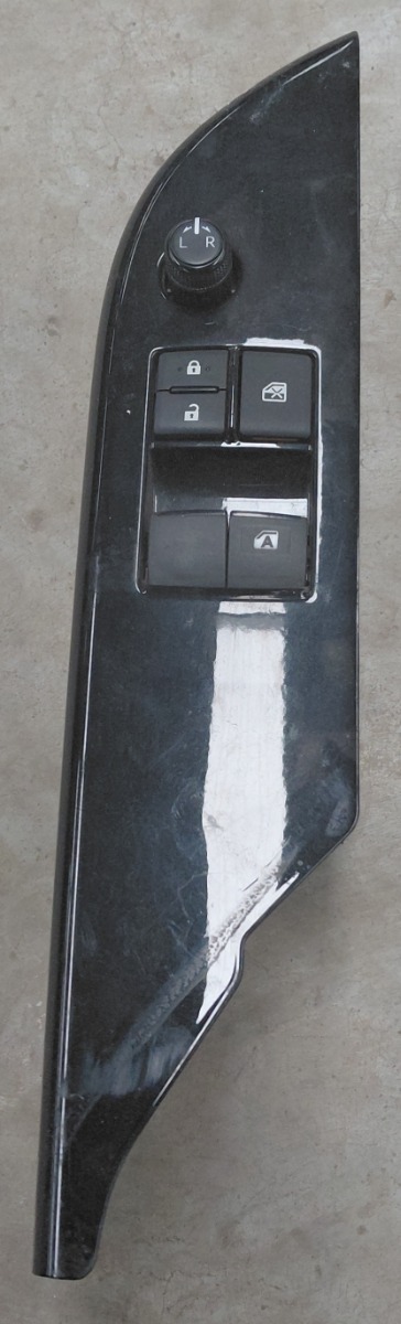 Hi-lux Right Window Switch