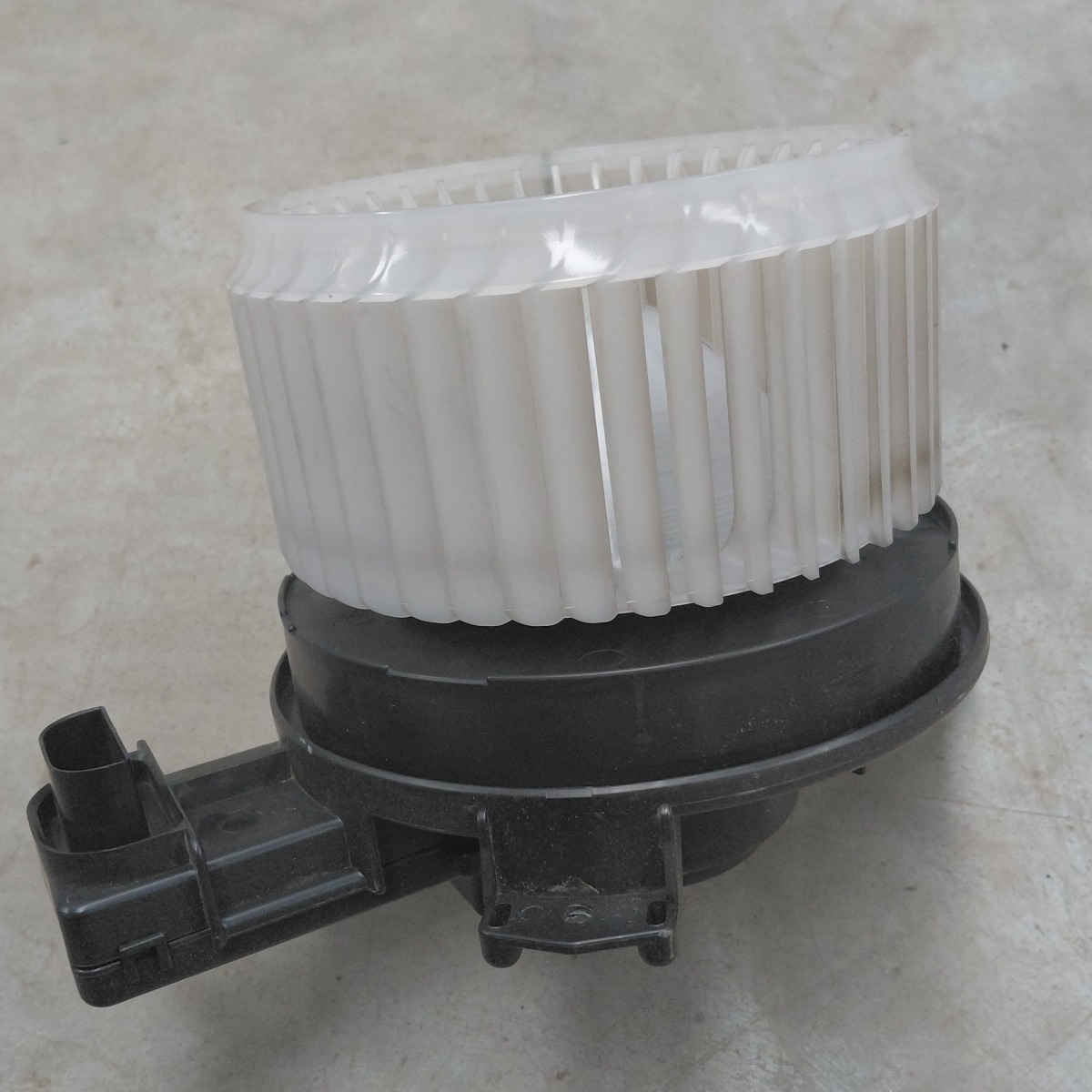 HILUX GD HEATER BOX FAN