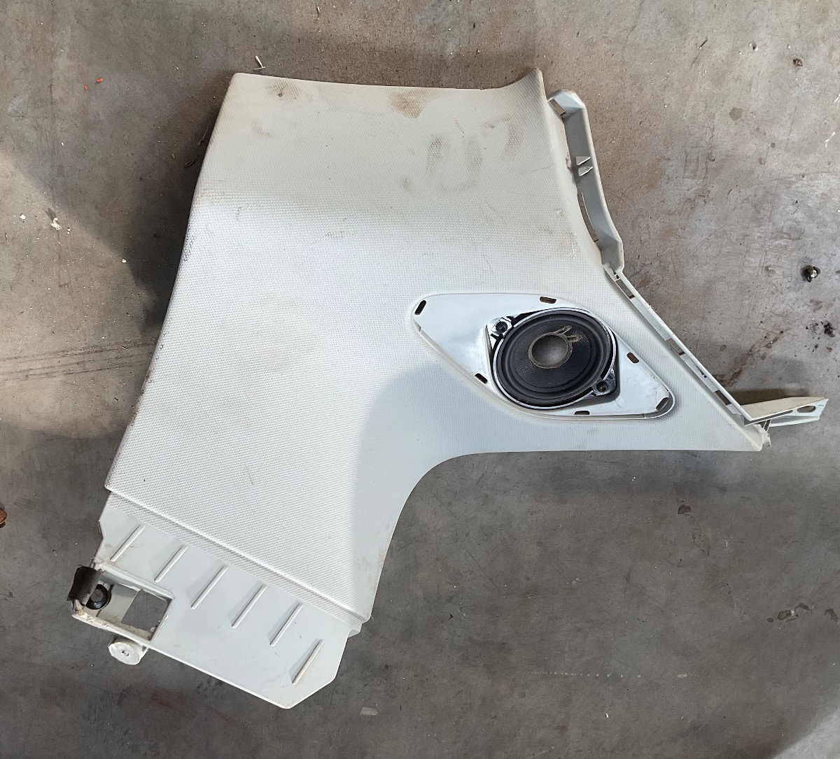 Q5 LEFT REAR INNER PILLAR TRIM
