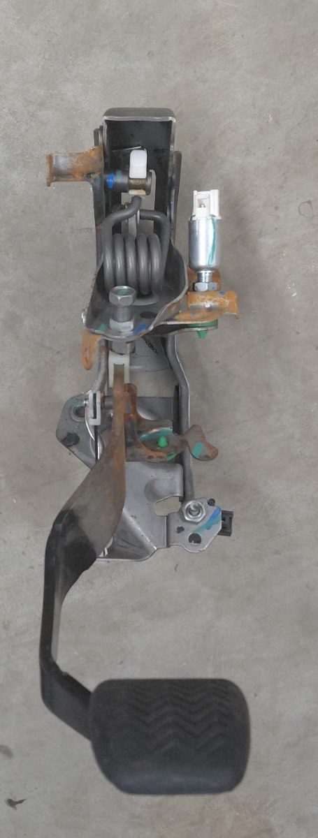 HILUX GD CLUTCH PEDAL