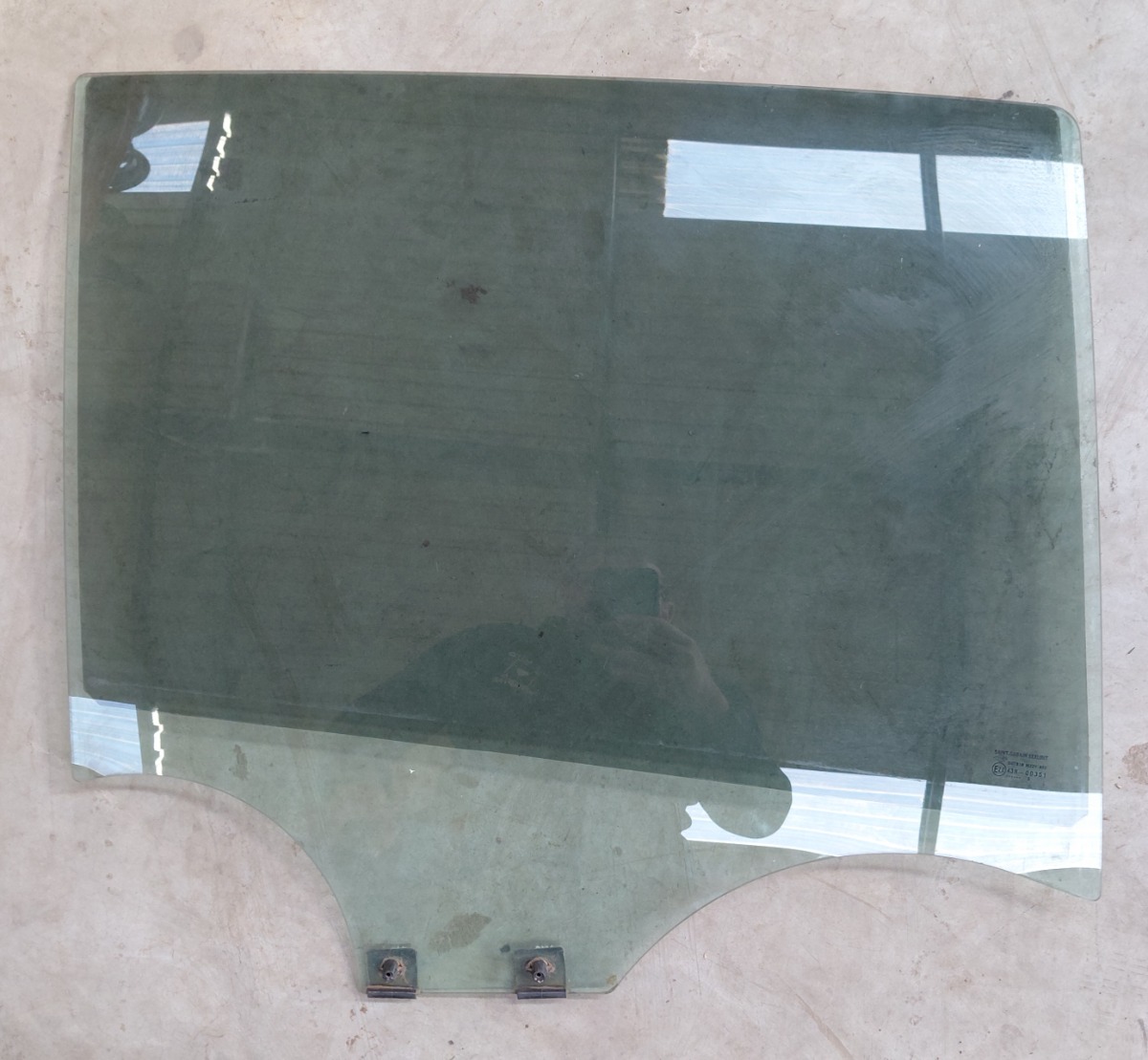 Sandero II RIGHT REAR DOOR GLASS