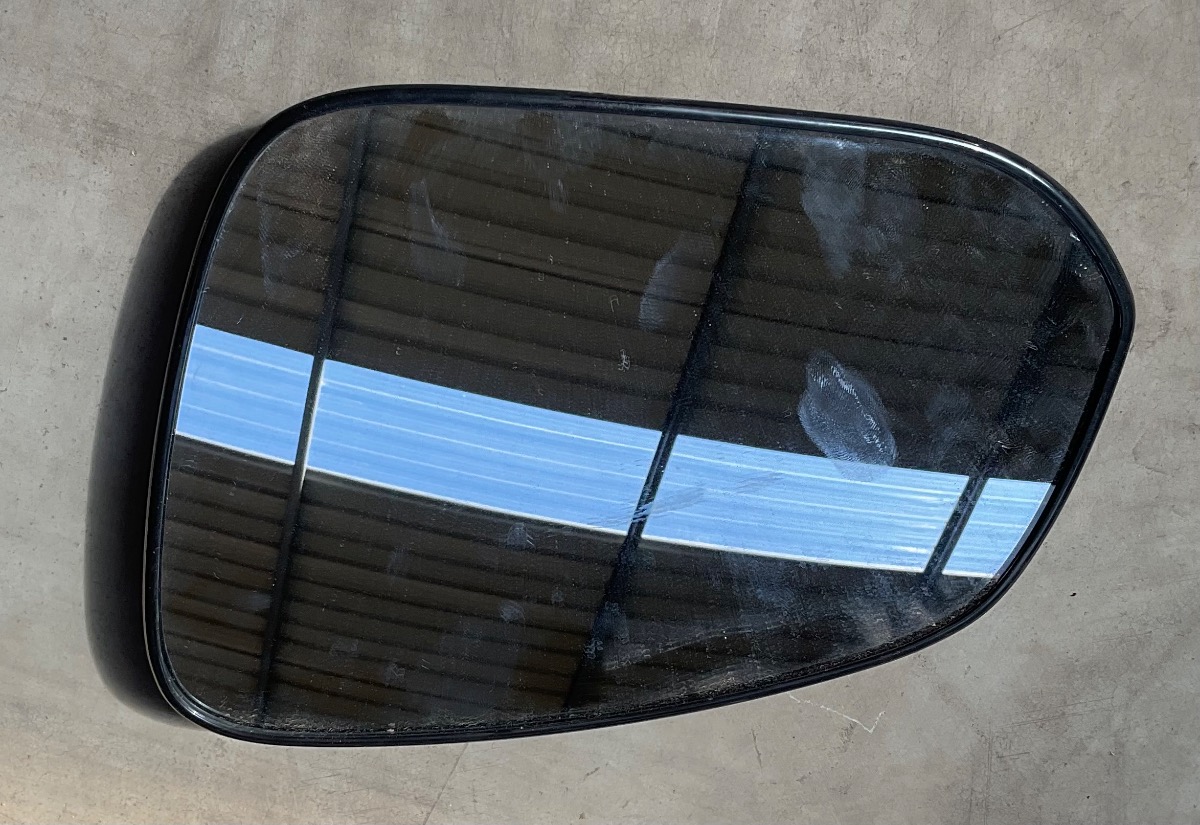 HILUX GD LEFT MIRROR GLASS