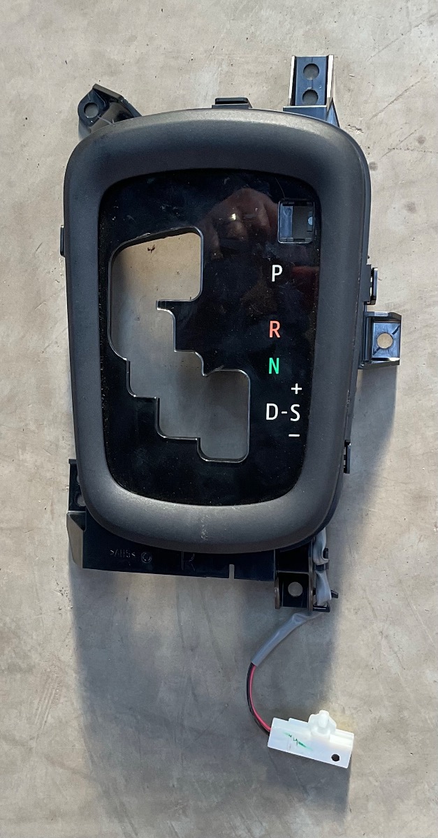 HILUX GD GEAR LEVER SURROUND