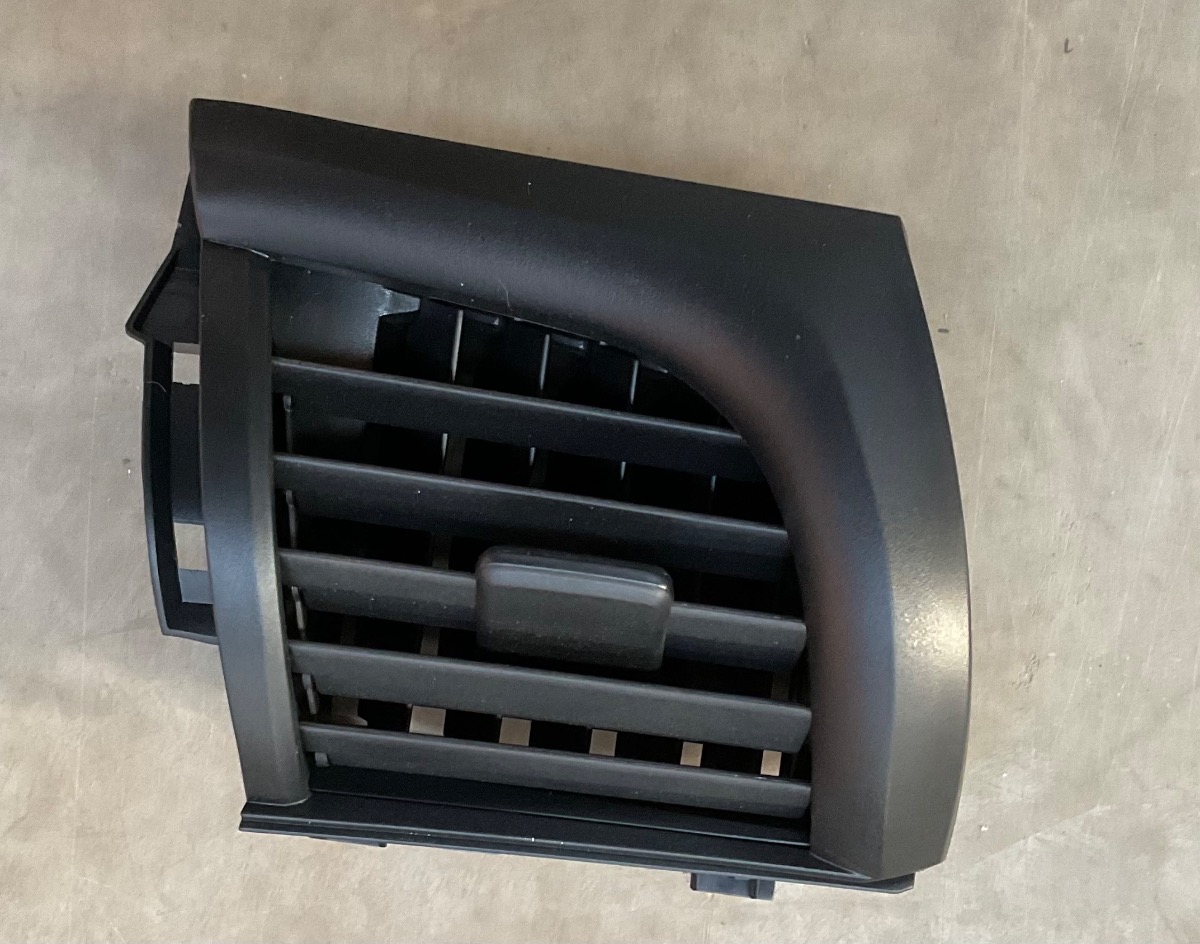 HILUX GD RIGHT DASH AIR VENT