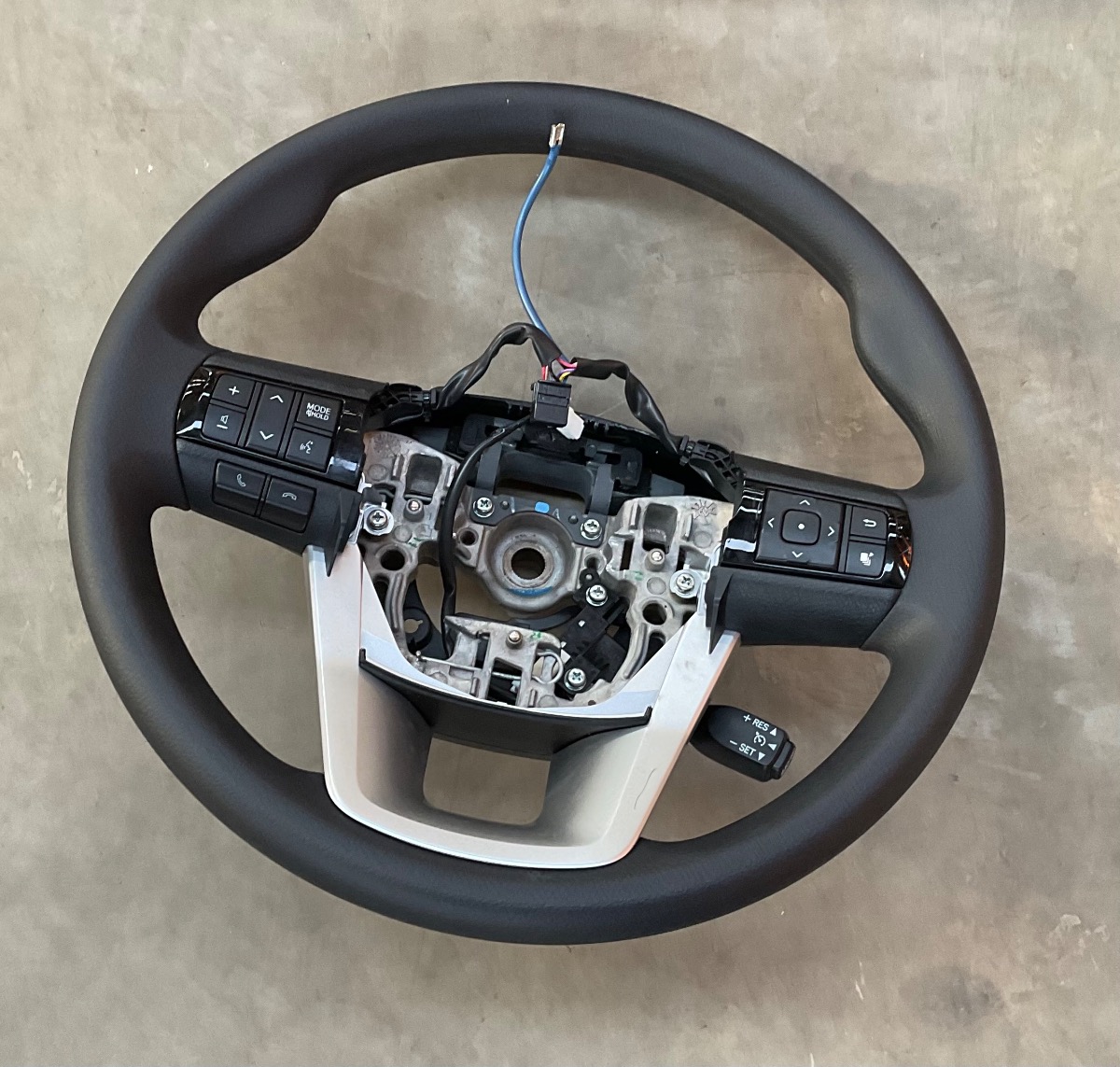HILUX GD STEERING WHEEL