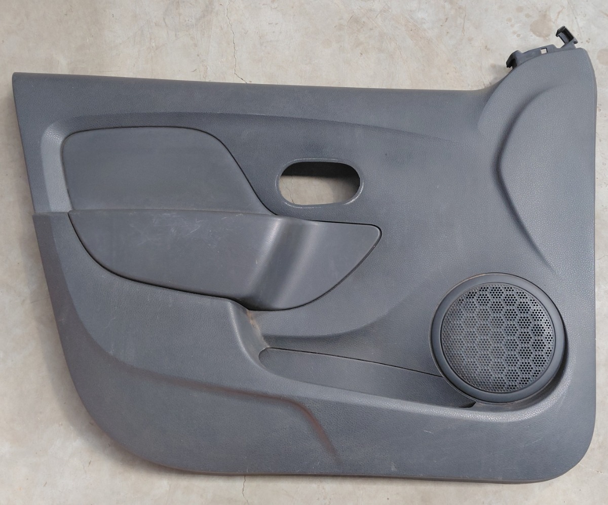 SANDERO II LEFT FRONT DOOR PANEL