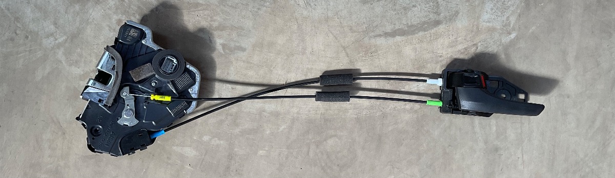 HILUX GD LEFT FRONT DOOR LOCK