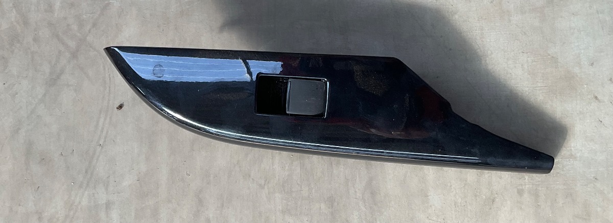HILUX GD RIGHT REAR WINDOW SWITCH