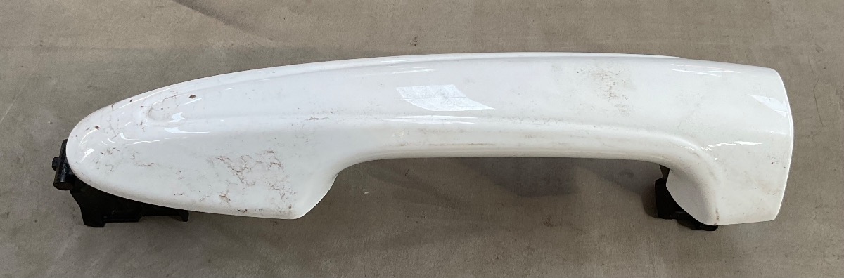HILUX GD LEFT FRONT OUTER DOOR HANDLE
