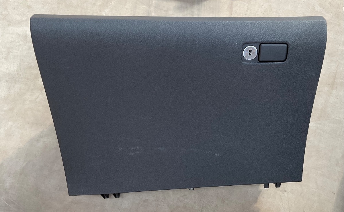 HILUX GD CUBBY LID