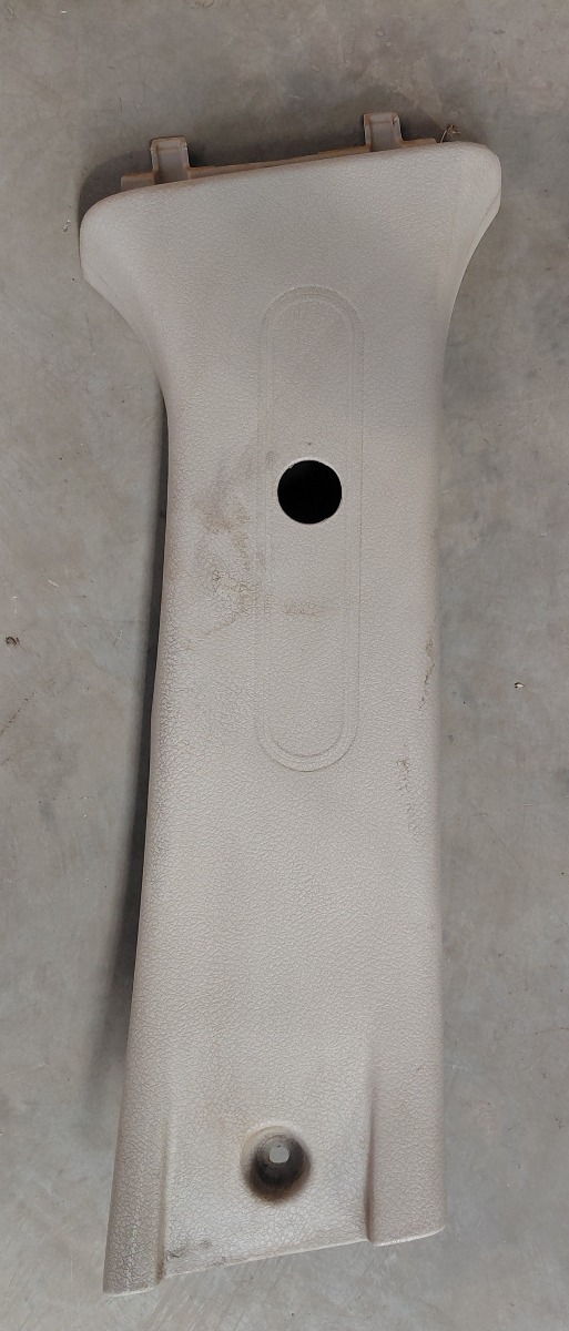 SANDERO II RIGHT B-PILLAR TRIM