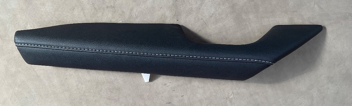 HILUX GD LEFT FRONT ARM REST