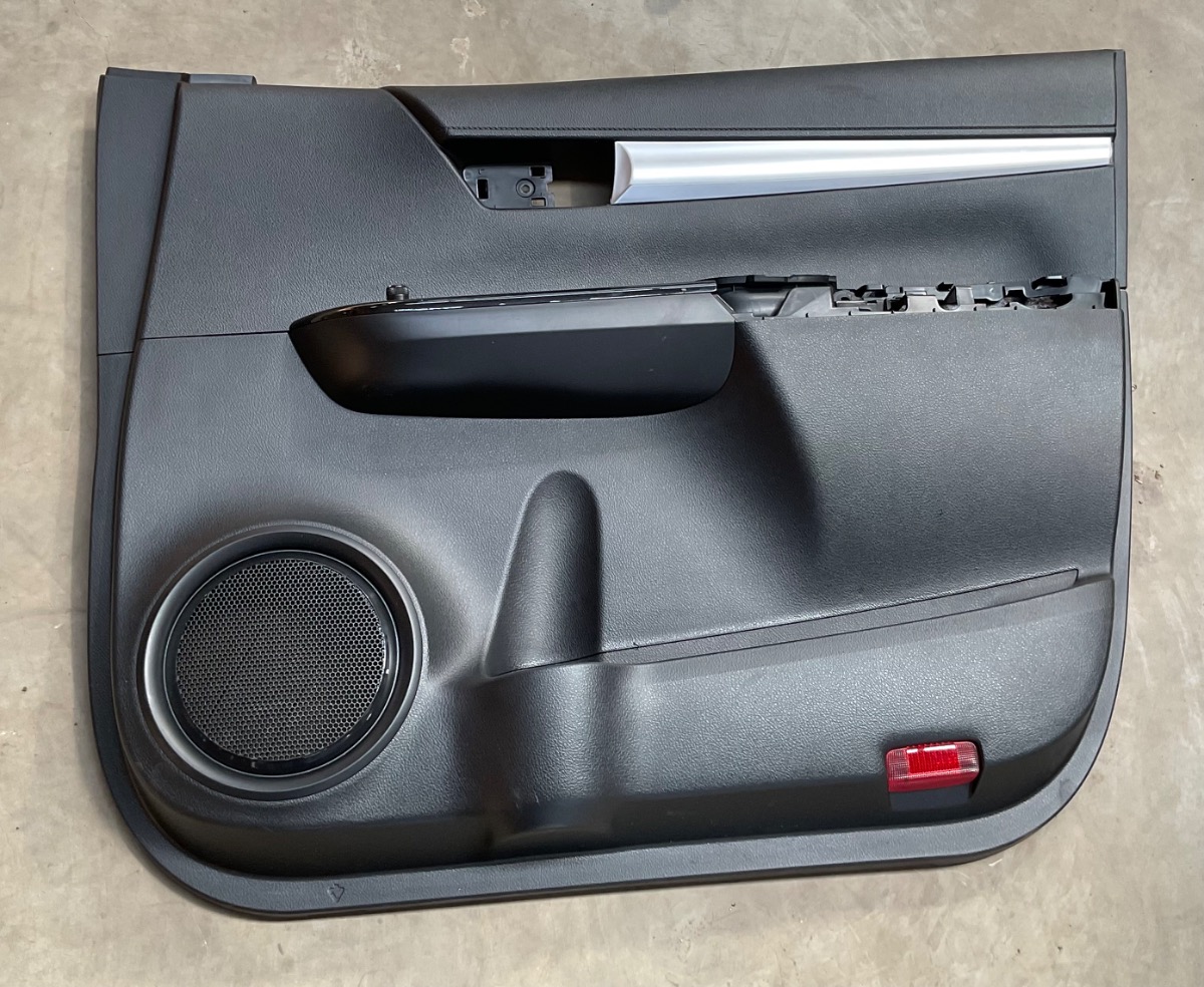 HILUX GD RIGHT FRONT DOOR PANEL