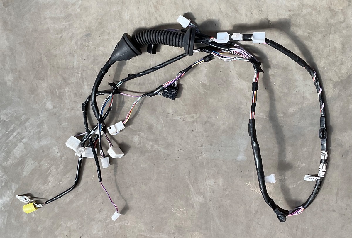 HILUX GD RIGHT FRONT DOOR WIRING