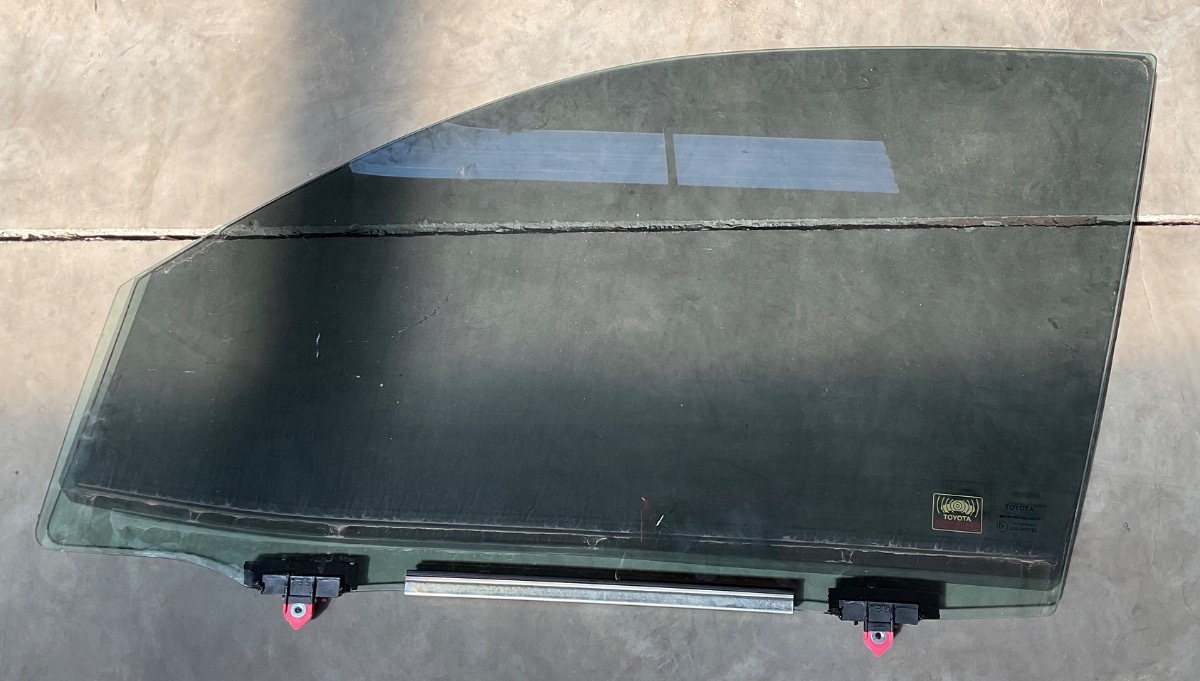 HILUX GD LEFT FRONT DOOR GLASS
