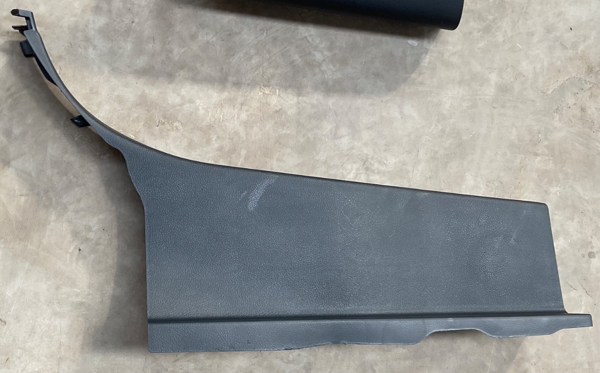 HILUX GD RIGHT REAR LOWER TRIM