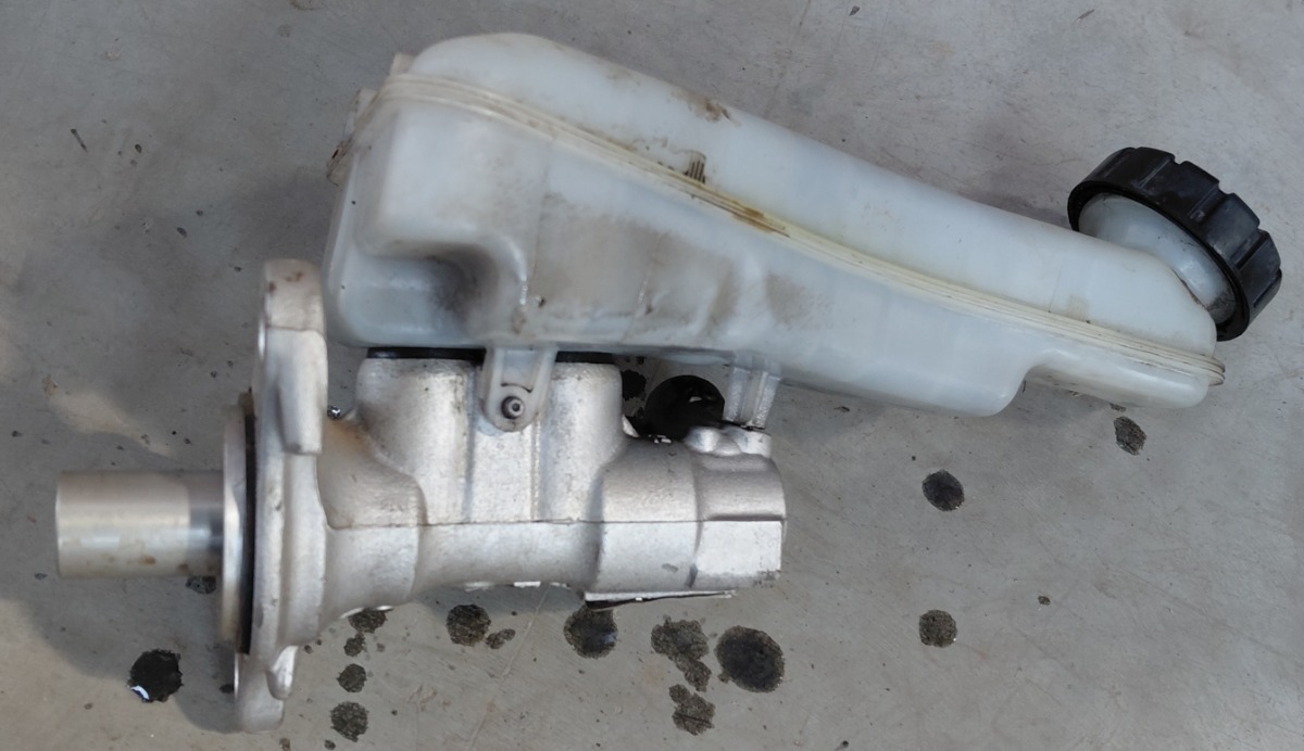 SANDERO II BRAKE MASTER CYLINDER