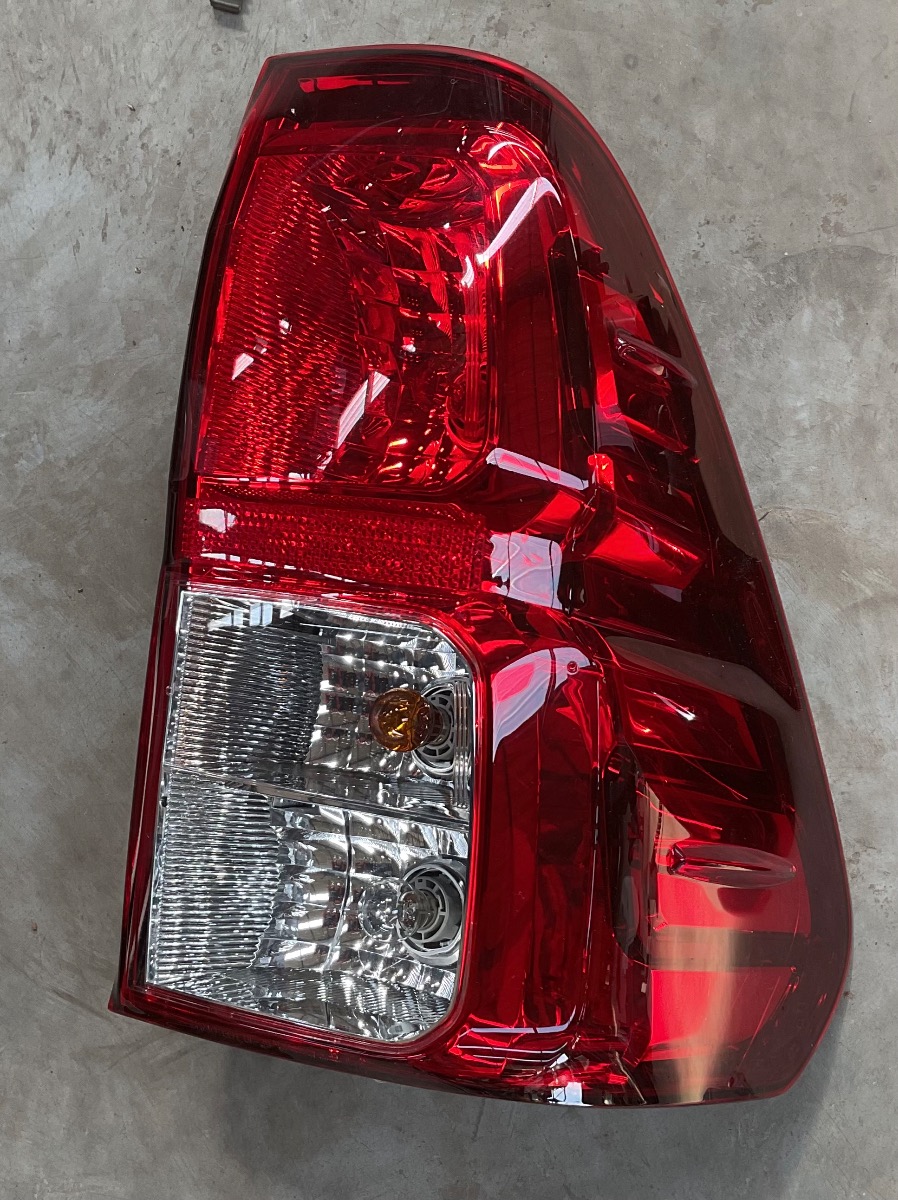 HILUX GD RIGHT REAR TAILIGHT