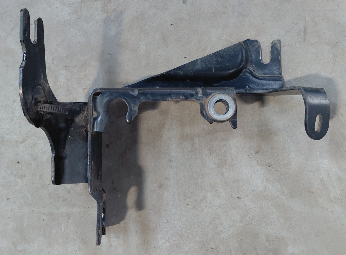 SANDERO II ABS PUMP BRACKET