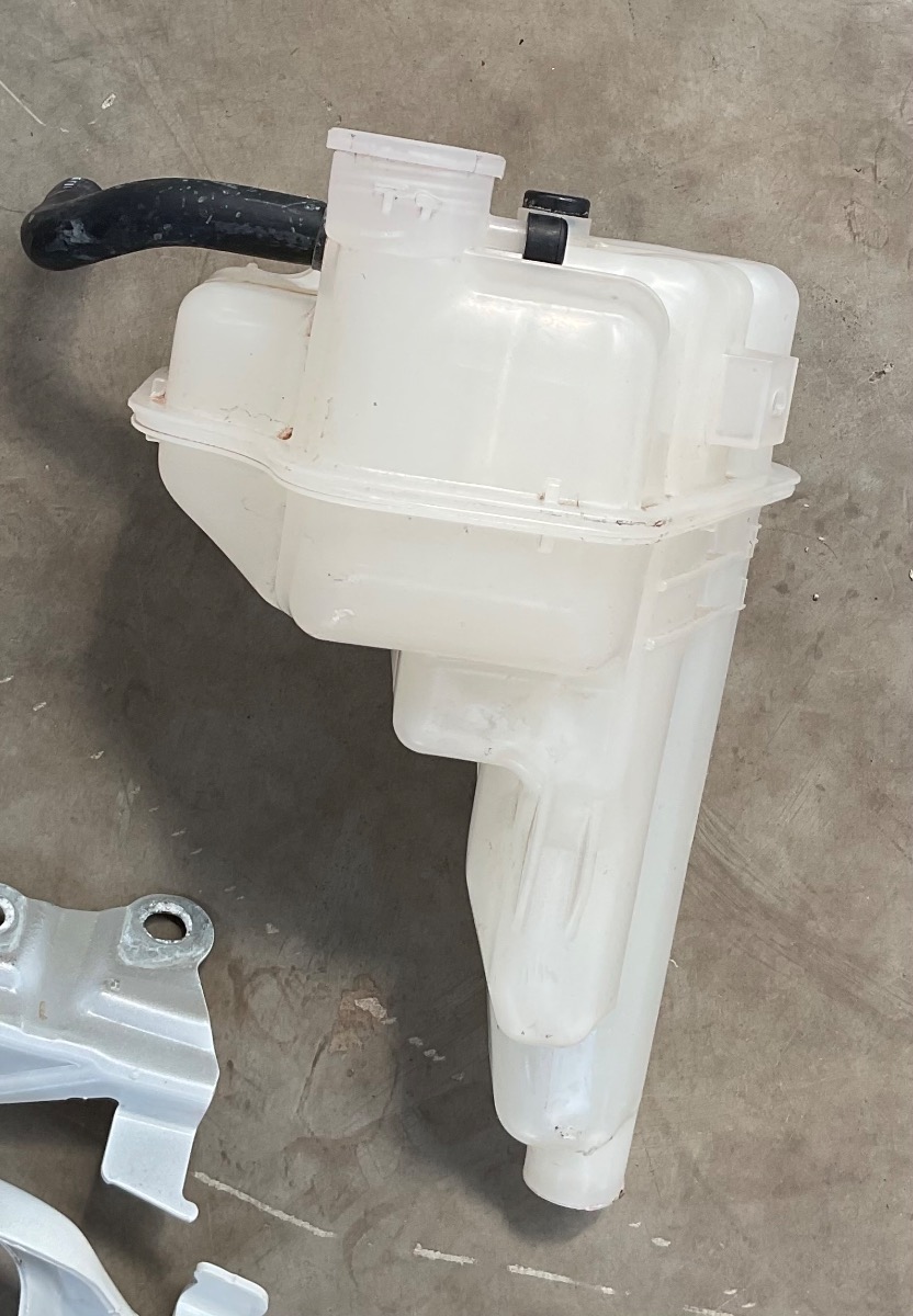 HILUX GD RADIATOR WATER BOTTLE