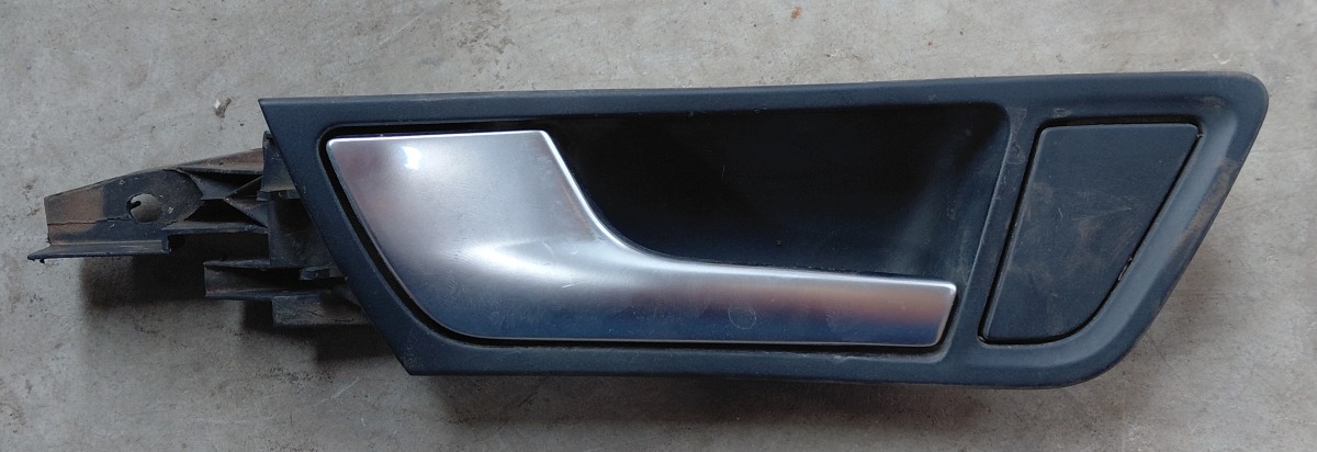 Q5 LEFT FRONT DOOR INNER HANDLE
