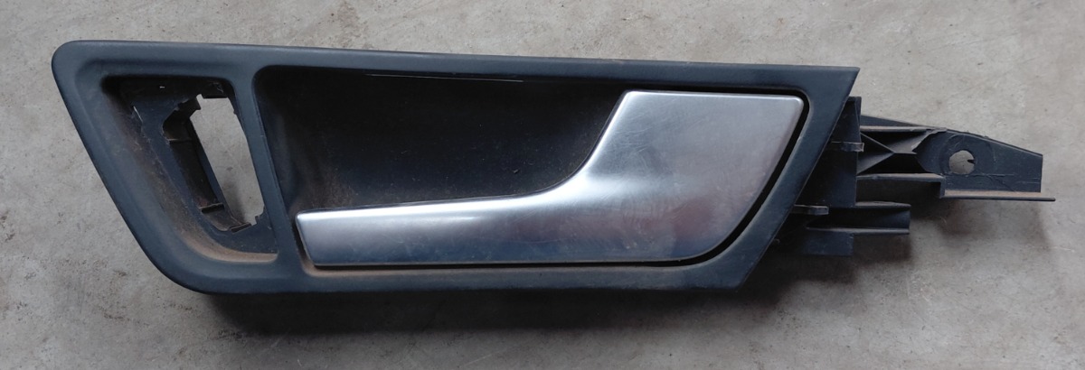 Q5 RIGHT FRONT DOOR HANDLE INNER