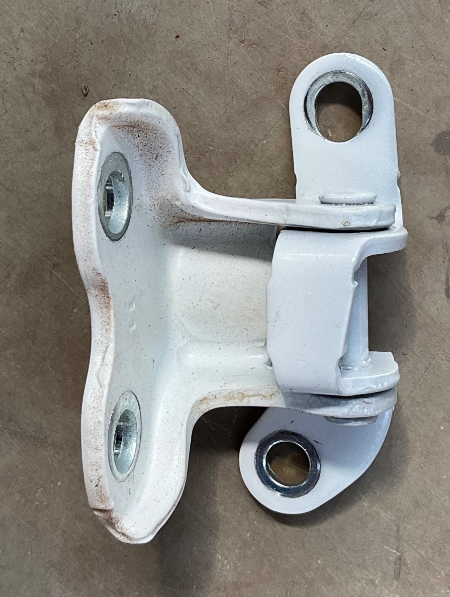 HILUX GD LOWER DOOR HINGE