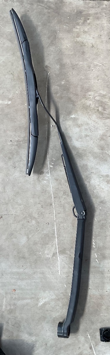 HILUX GD RIGHT WIPER ARM