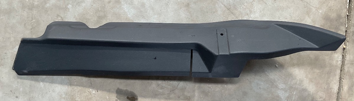 HILUX GD RIGHT FRONT FENDER APRON