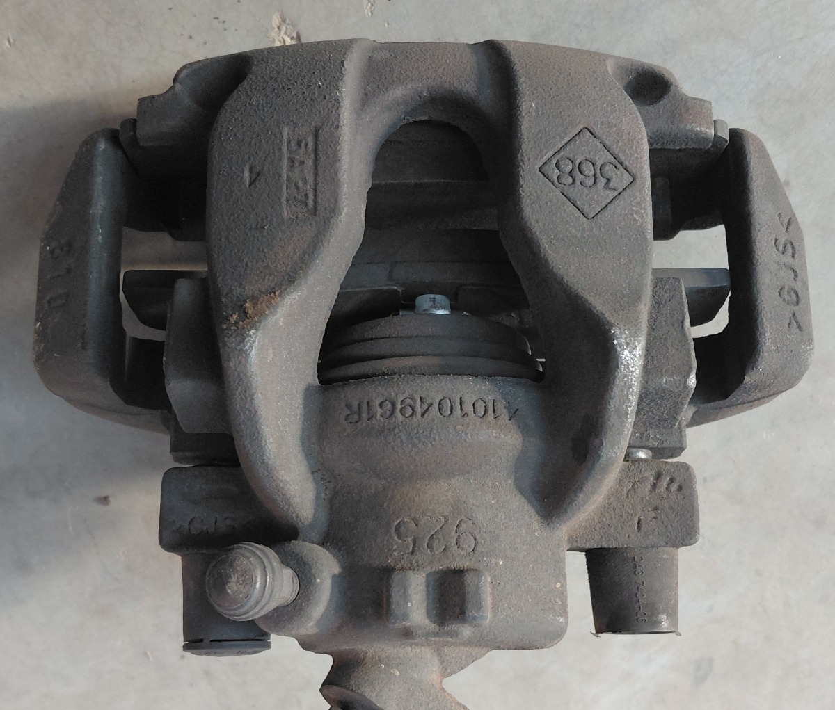 SANDERO II LEFT FRONT BRAKE CALIPER