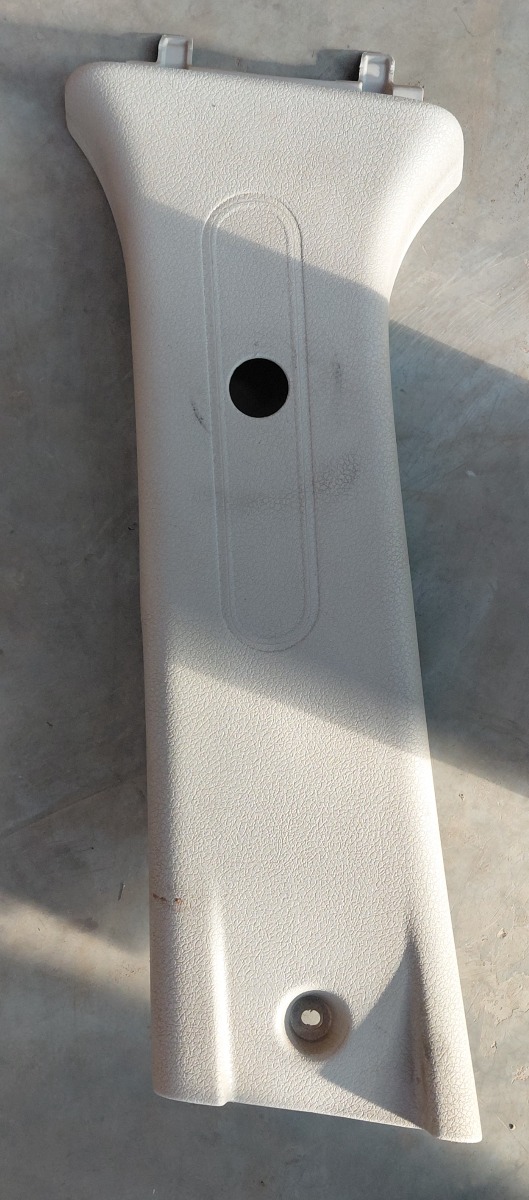SANDERO II LEFT B-PILLAR TRIM