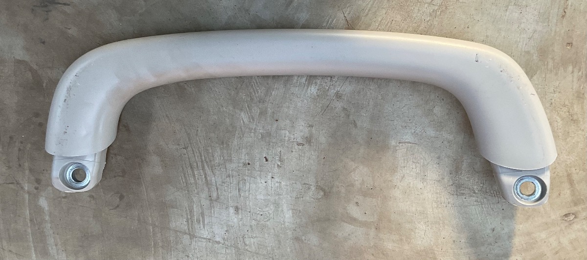 HILUX GD RIGHT FRONT LOWER GRAB HANDLE